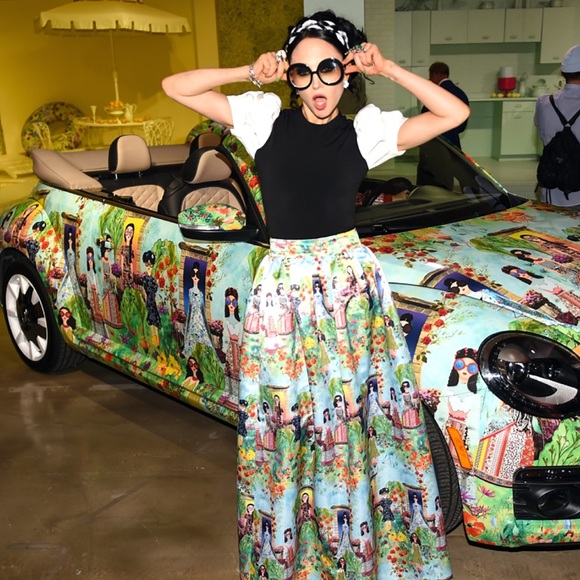 Alice + Olivia Retro Round Melrose Black Sunglasses - Picture 4 of 16